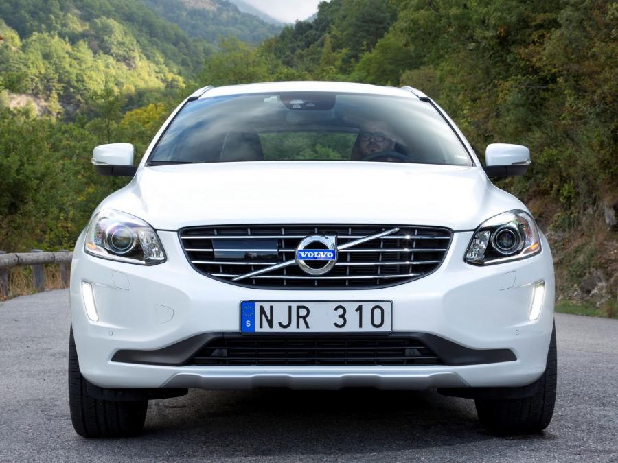  Volvo XC60 T6 2013 года  (фото 3 из 17)